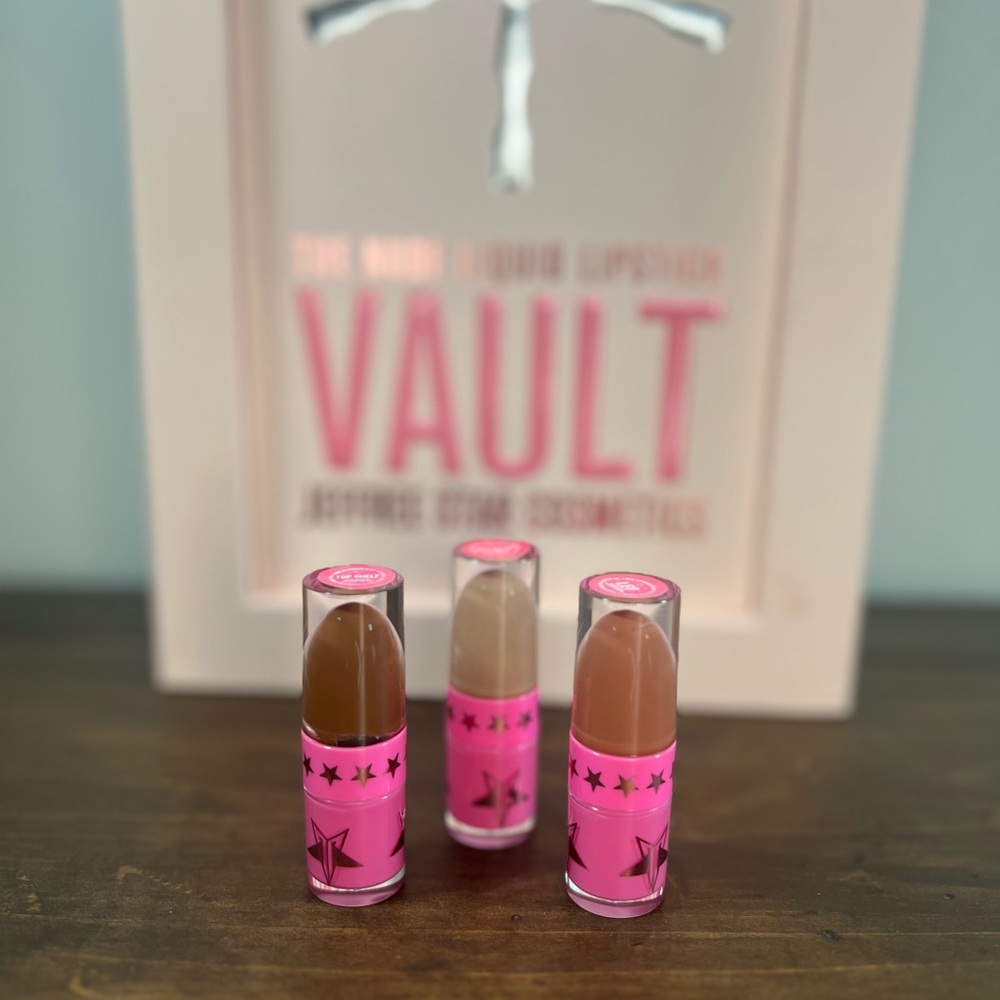 Three Mini JEFFREE STAR The Nude
Liquid Lipsticks
